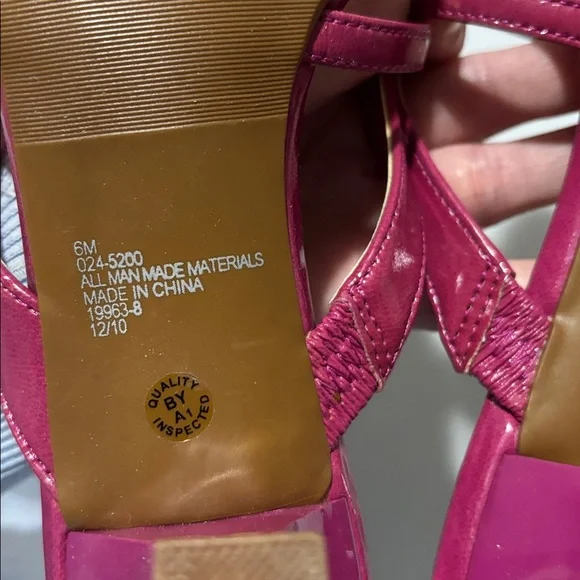 East 5th Women's Fuchsia Heels 6 - Picture 2 of 2